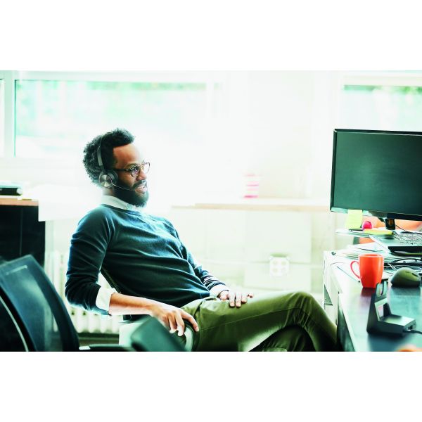 Poly Voyager Focus 2 Office