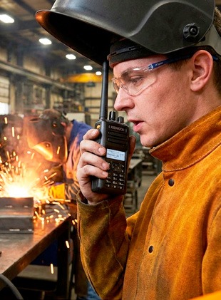 Kenwood NX-3220E VHF - avec batterie, antenne et chargeur - Onedirect