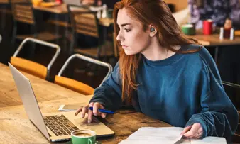 no escritório